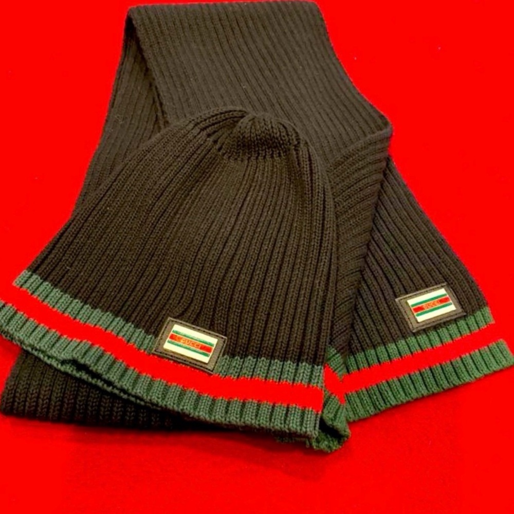 Elegant Black and Green Knit Beanie and Scarf Set